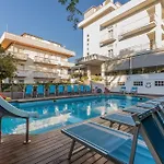 Family Antibes -50m Dal Mare - Hotel