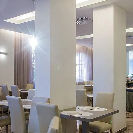 Family Antibes -50m Dal Mare - 3*