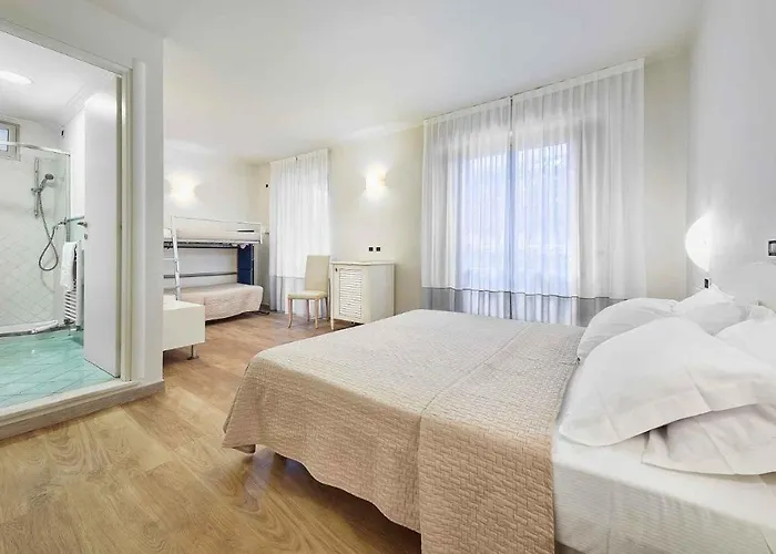 Otel Family Antibes -50m Dal Mare - Riccione