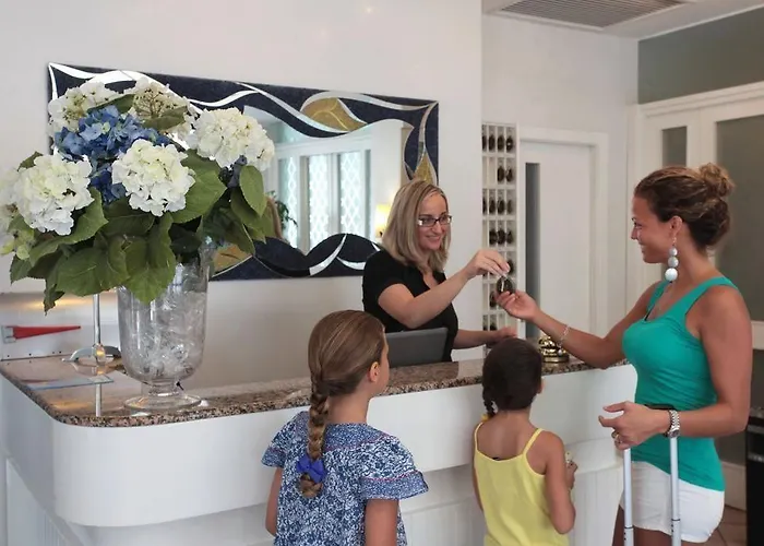 Family Antibes -50m Dal Mare - 3* Riccione