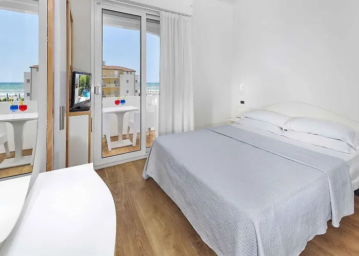 Family Antibes -50m Dal Mare - فندق ريتشيوني