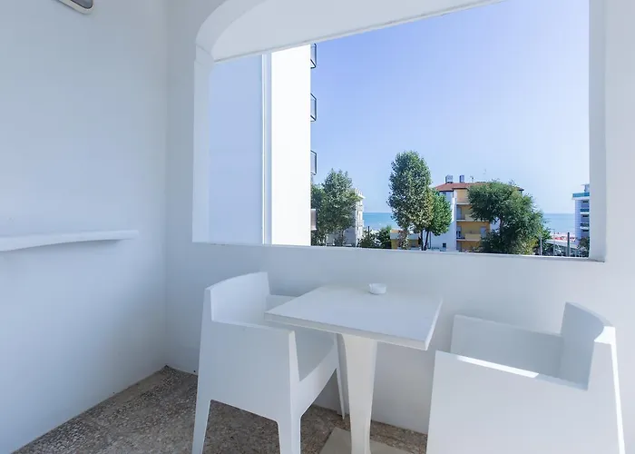 Otel Family Antibes -50m Dal Mare - Riccione