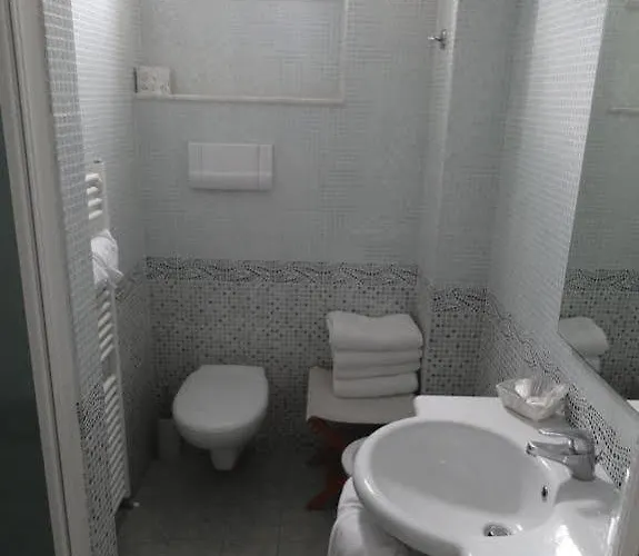 Otel Family Antibes -50m Dal Mare - Riccione