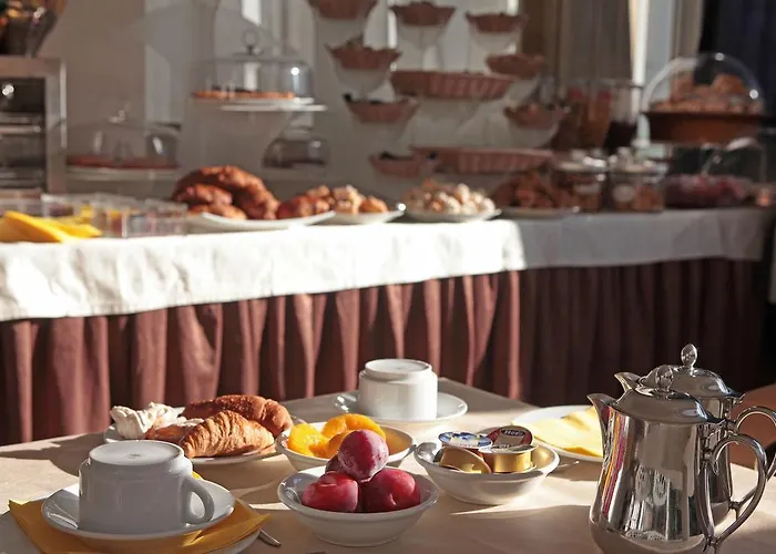 Otel Family Antibes -50m Dal Mare - 3*