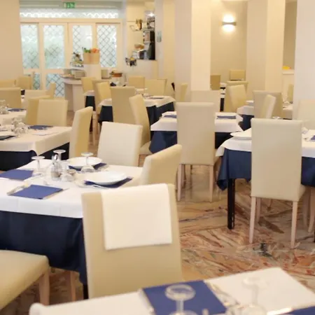 מלון Family Antibes -50m Dal Mare - ריצ'יונה