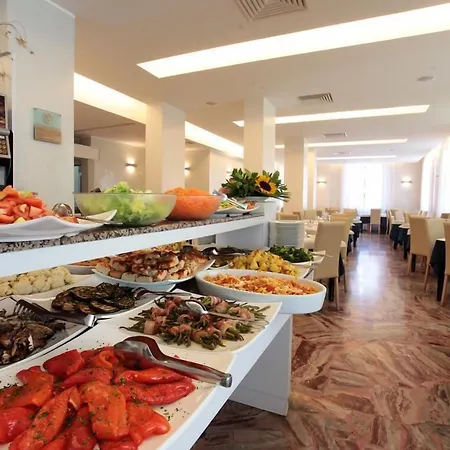 Family Antibes -50m Dal Mare - 3* ريتشيوني