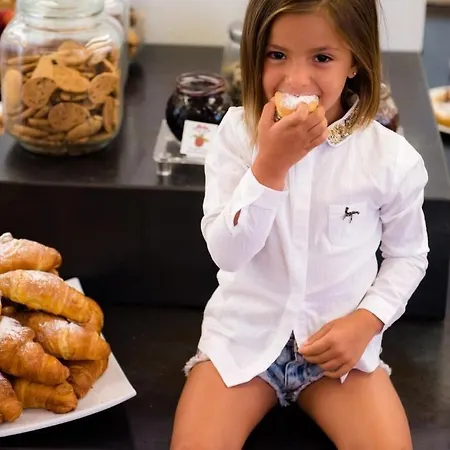 Family Antibes -50m Dal Mare - מלון 3*