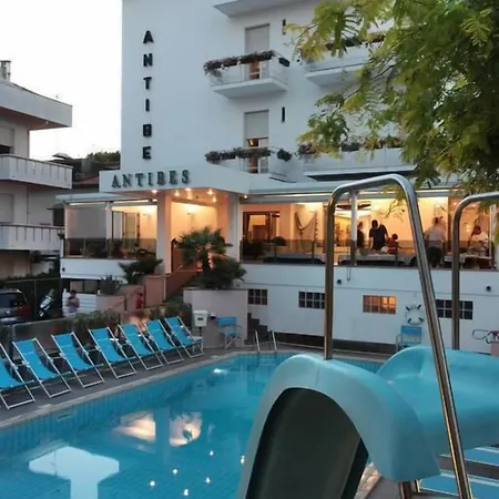 Family Antibes -50m Dal Mare - Hotell Riccione
