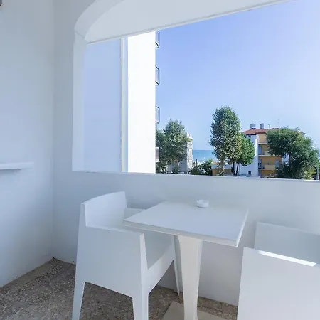 Family Antibes -50m Dal Mare - 3*