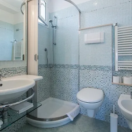 מלון Family Antibes -50m Dal Mare -