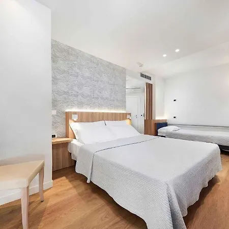 מלון Family Antibes -50m Dal Mare - 3*