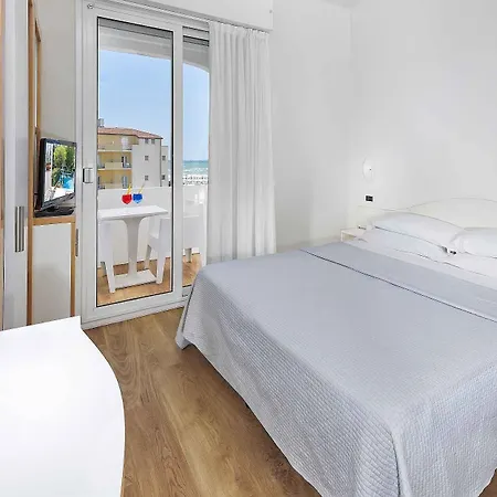 Family Antibes -50m Dal Mare - فندق ريتشيوني