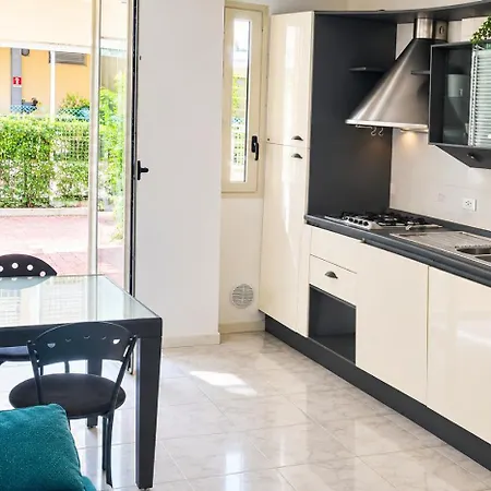 Family Antibes -50m Dal Mare - فندق