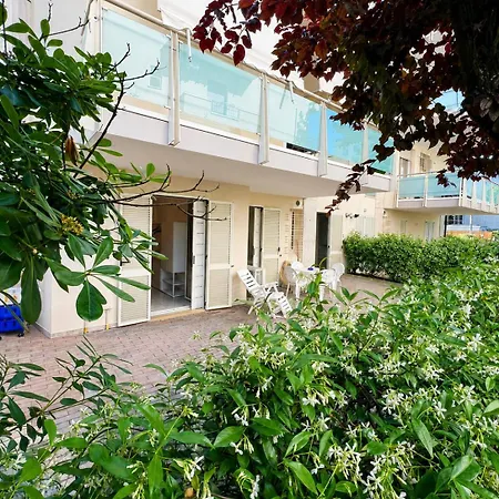 Family Antibes -50m Dal Mare - فندق ريتشيوني