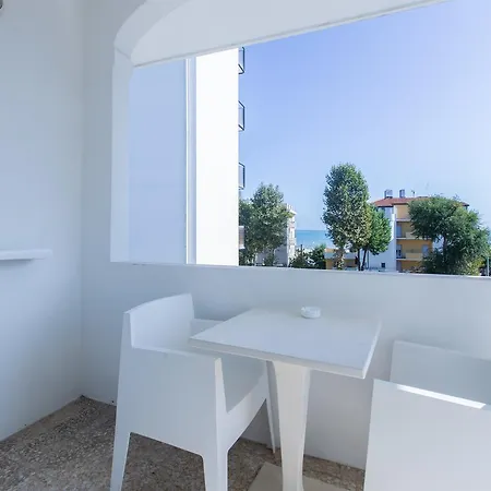 فندق Family Antibes -50m Dal Mare - ريتشيوني
