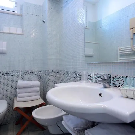 Family Antibes -50m Dal Mare - Hotell