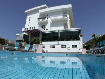 Family Antibes -50m Dal Mare - Hotell 3*