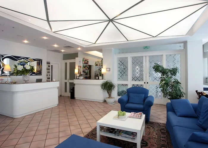 Family Antibes -50m Dal Mare - Риччоне