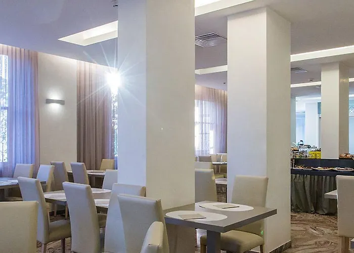 Family Antibes -50m Dal Mare - 3*