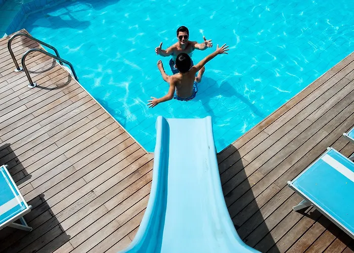 Family Antibes -50m Dal Mare - 3* Riccione