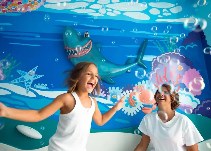 Family Antibes -50m Dal Mare -